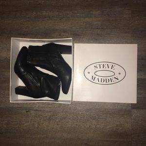 Steve Madden Black Emison Mid Ankle Booties
